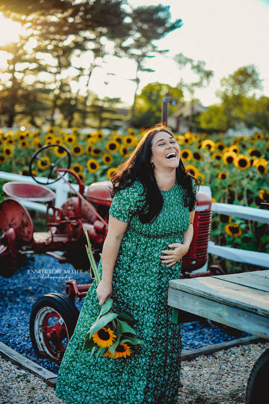 long island maternity sunflower farm photoshoot 